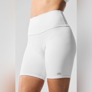ALO Yoga white 7" High-Waist Biker Short, XS